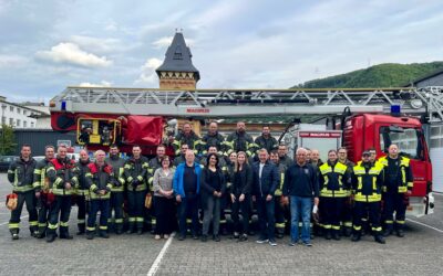 Spendenscheck für Freiwillige Feuerwehr